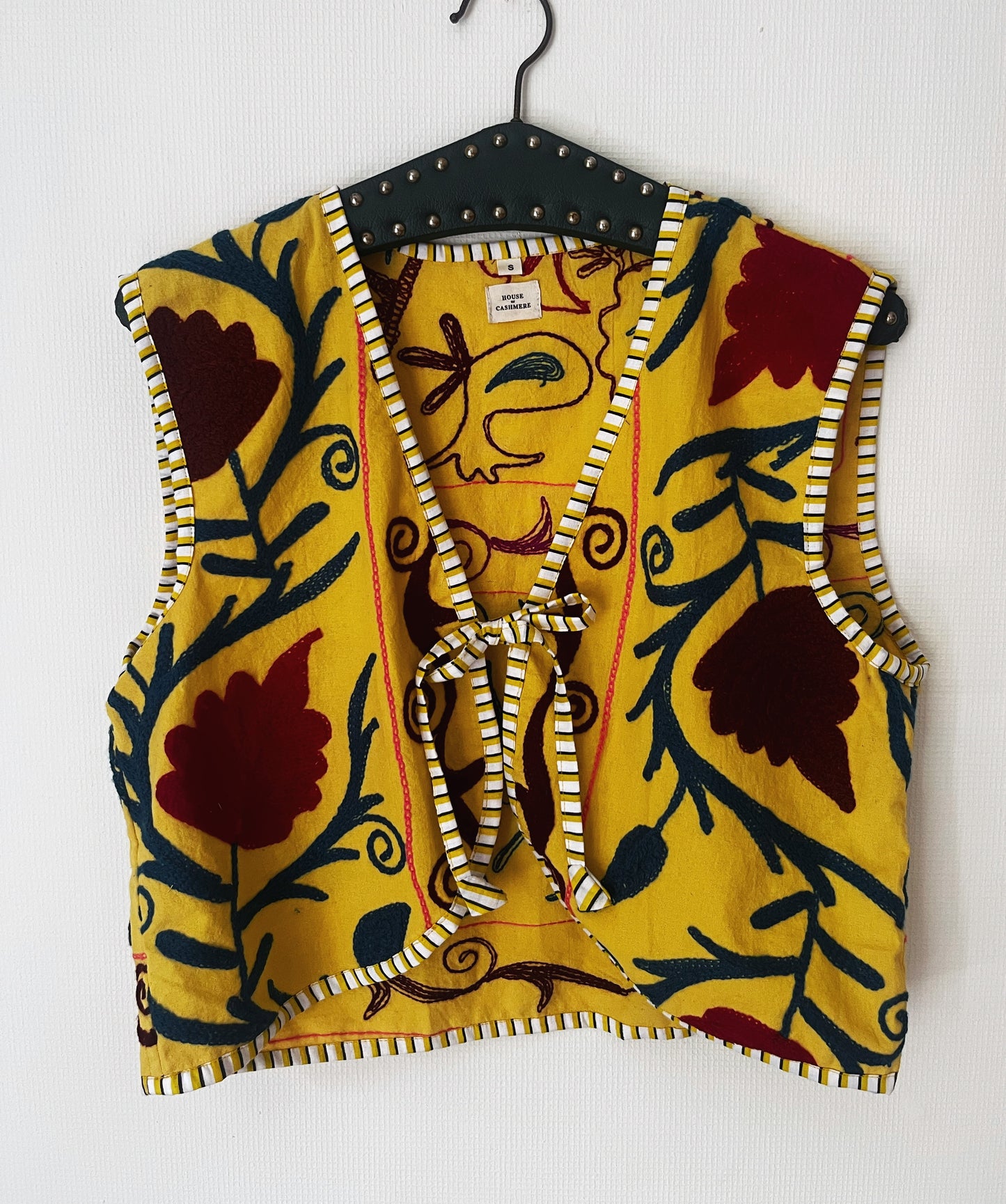 Suzani Gilet | Yellow with red flowers